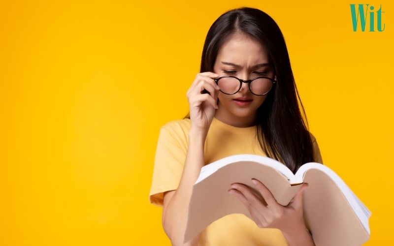 đeo kính cận bị nhức mỏi mắt