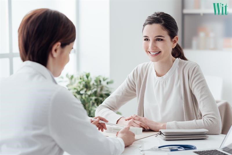 gặp bác sĩ điều trị
