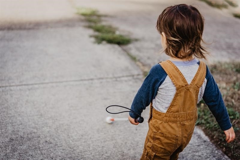 trẻ bị bệnh võng mạc