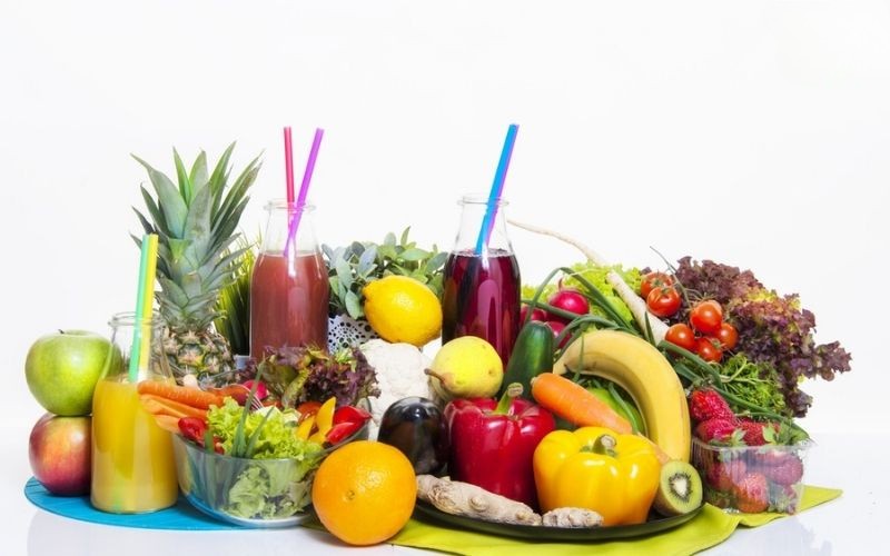 Phụ huynh nên khuyến khích trẻ ăn nhiều rau củ, đặc biệt các rau củ có chứa vitamin A