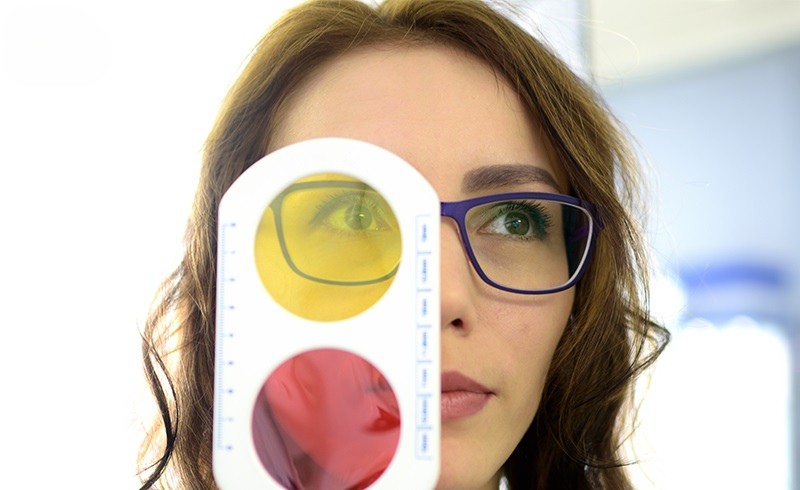 bệnh mù màu có chữa được không