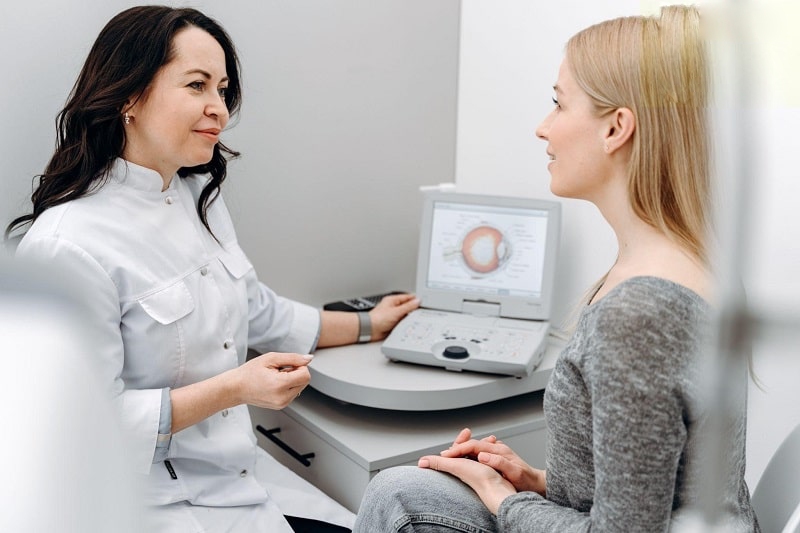 mắt bị loạn thị có tự khỏi không