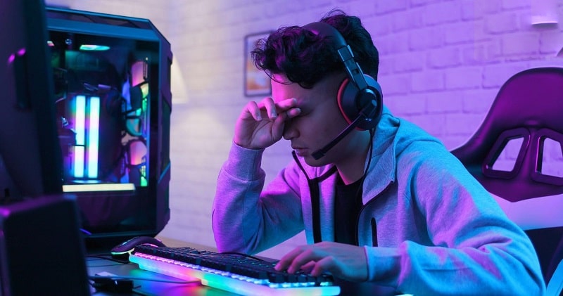 ngồi máy tính lâu dễ bị cận thị