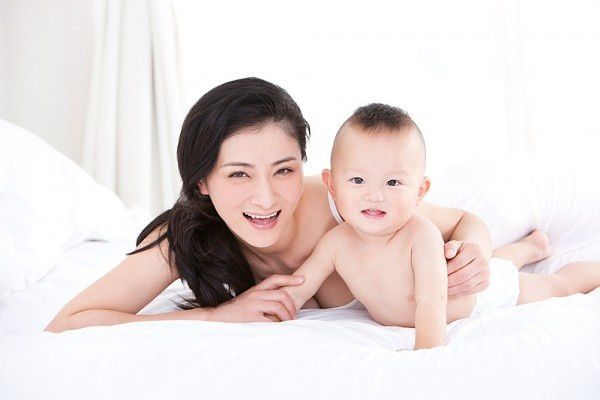 Lưu ý về cách bảo vệ, chăm sóc mắt sau khi sinh