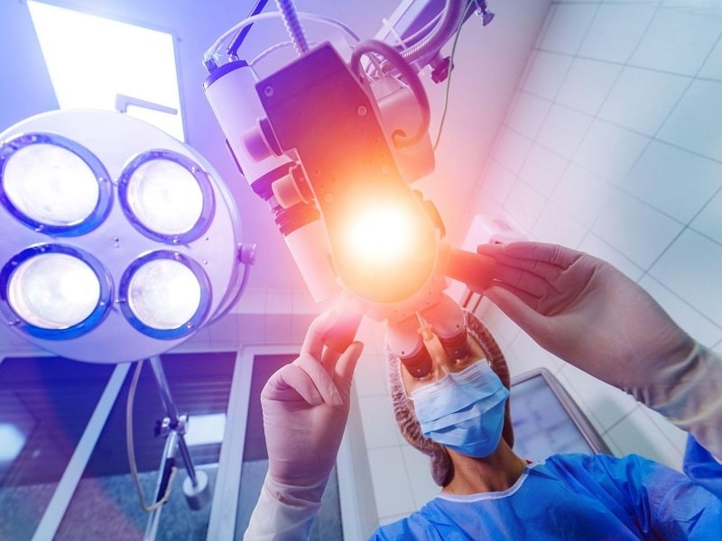 Phương pháp bắn laser cườm nước bao gồm laser iridotomy, laser trabeculoplasty và laser cyclophotocoagulation