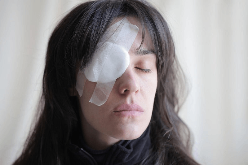 bong võng mạc che một mắt