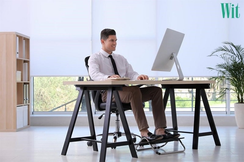 Giữ khoảng cách giữa mắt và các thiết bị điện tử