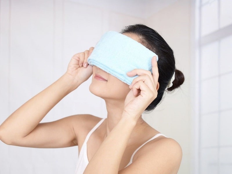 chườm nóng mát xa mắt