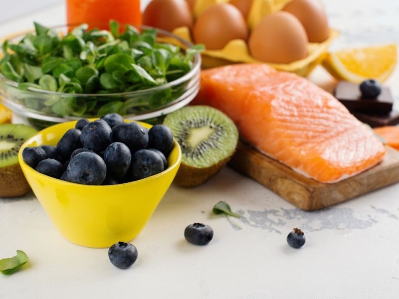 chú ý chế độ dinh dưỡng khi bị khô mắt