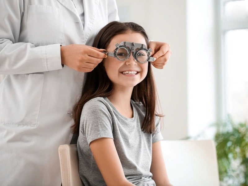 kiểm tra thị lực cho trẻ