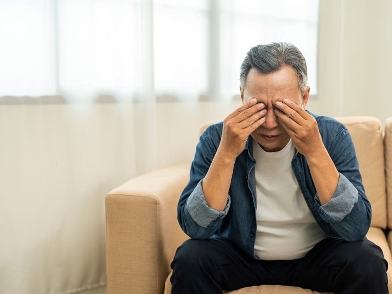 khô mắt do tuổi già