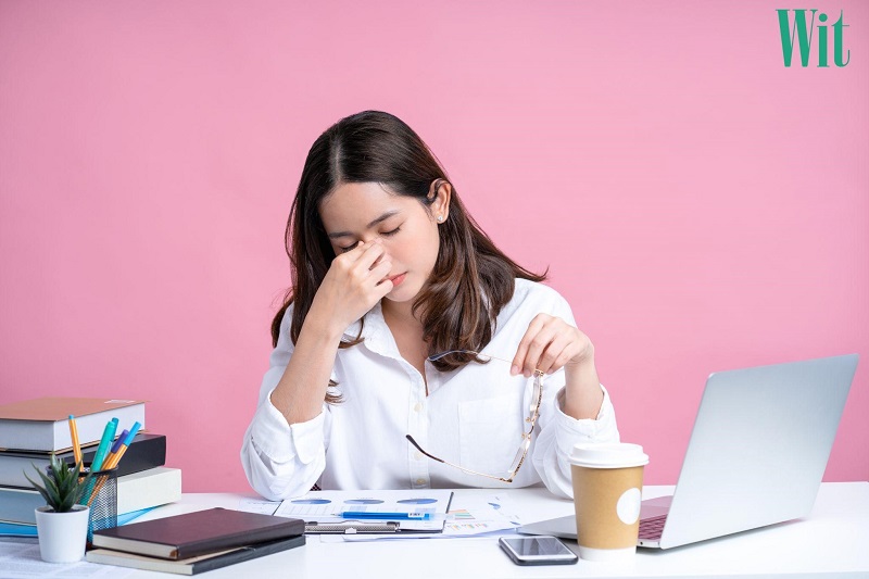 Khô mắt gây mất ngủ nguy hiểm không?
