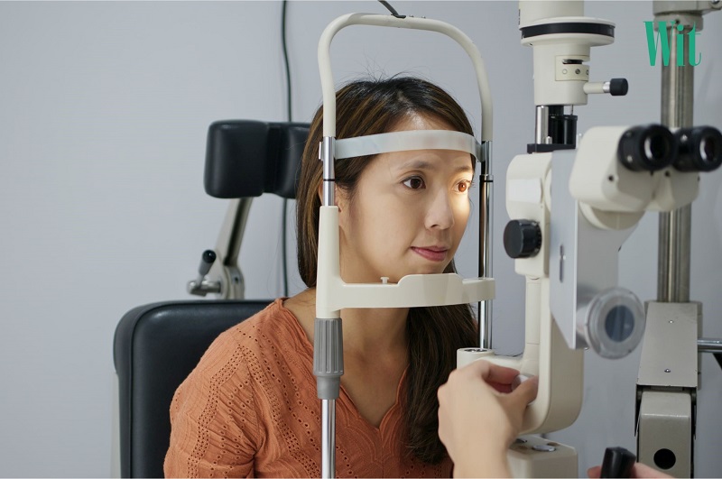 Thăm khám mắt thường xuyên