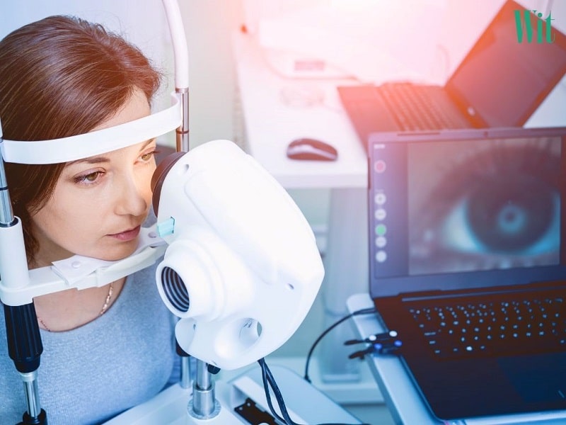 Bị bong võng mạc có mổ cận được không?