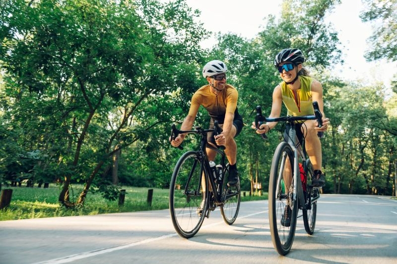 đeo kính râm khi ra đường