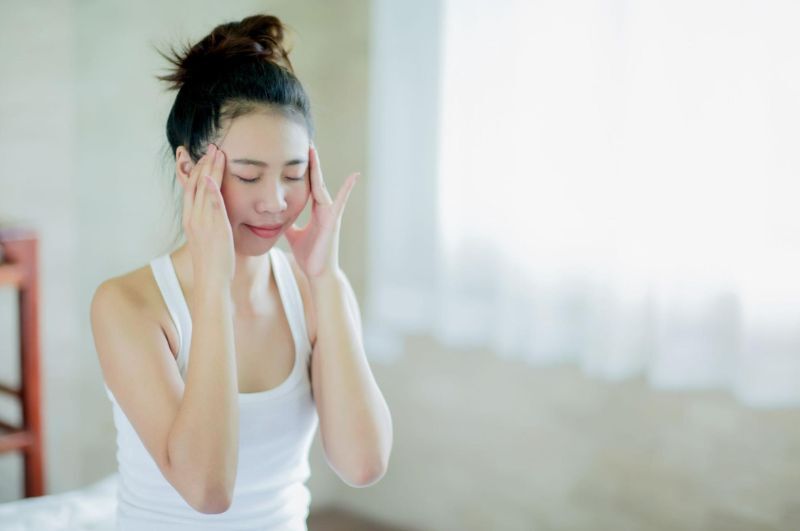 Xoa thái dương massage mắt giúp giảm mỏi, hỗ trợ người bị cận
