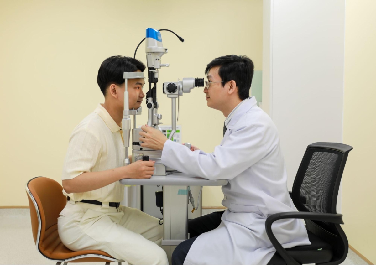 nam giới đo mắt